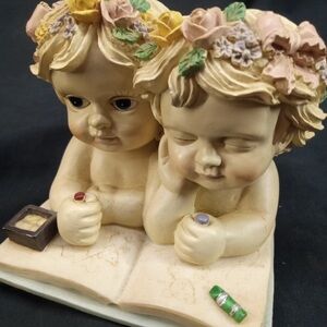 Vintage Angel Cherub Dreamsicle
Music Box  to Paddington's Lullaby